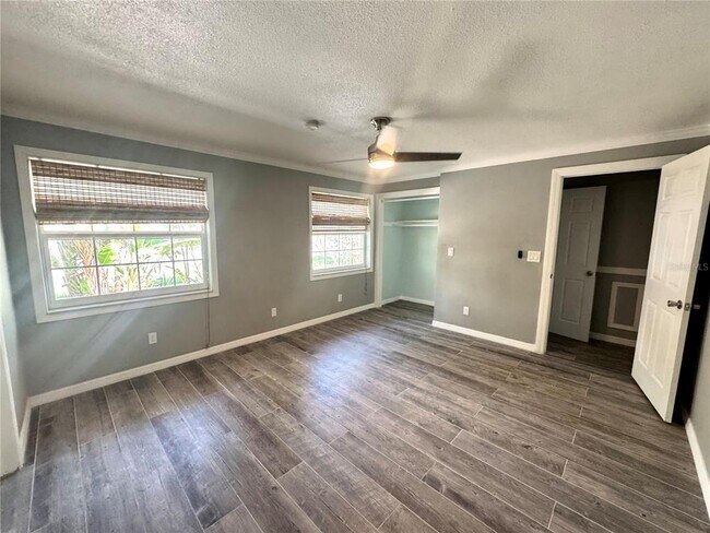 Building Photo - 695 Mandalay Ave