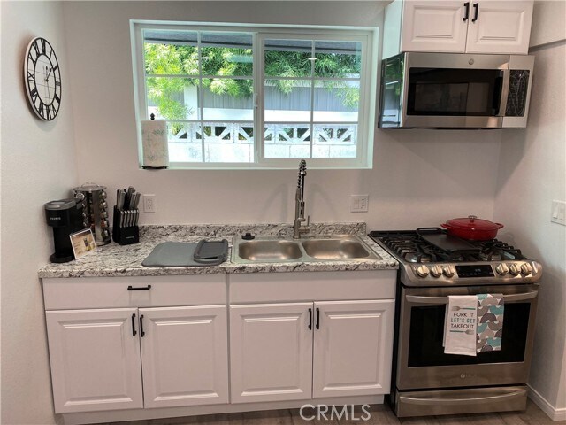 Building Photo - 723 N Quince Ave