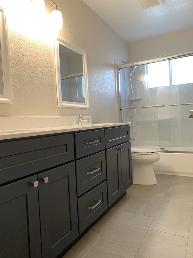 Hall bathroom - 871 Burbank Dr