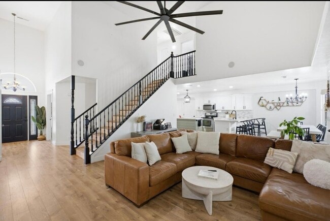 Building Photo - 930 S Indian Cir