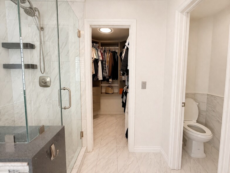 Building Photo - 7629 Valley Green Dr