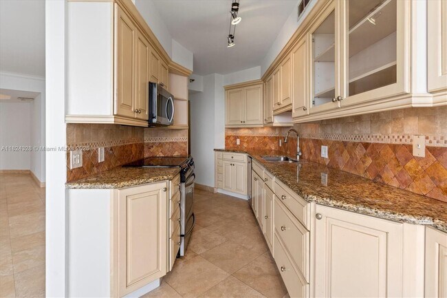 Building Photo - 3610 Yacht Club Dr