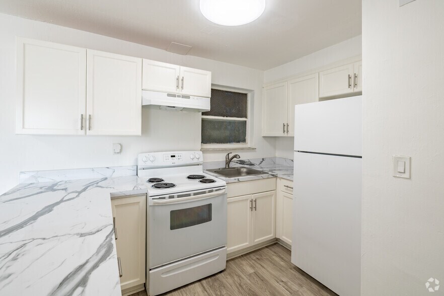 2BR, 1BA - 900SF - Kitchen - West Point Properties