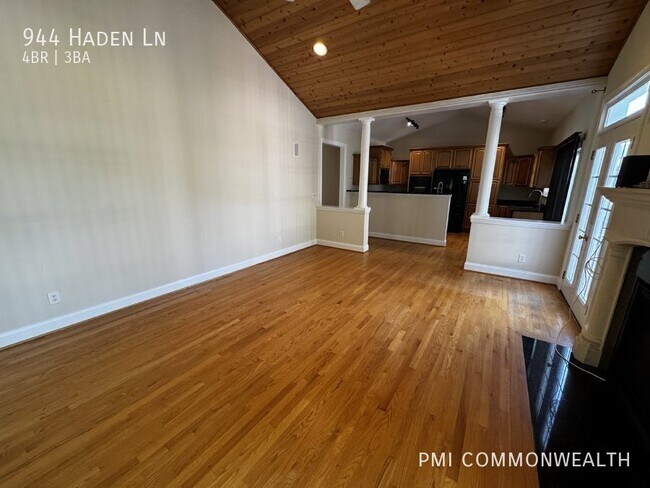 Building Photo - 944 Haden Ln