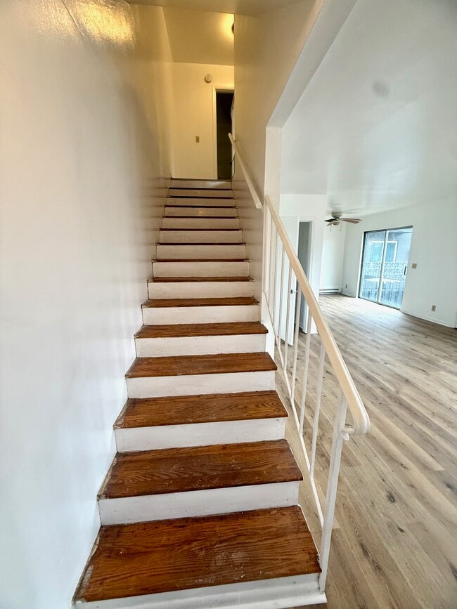 Building Photo - 550 Harding Pl