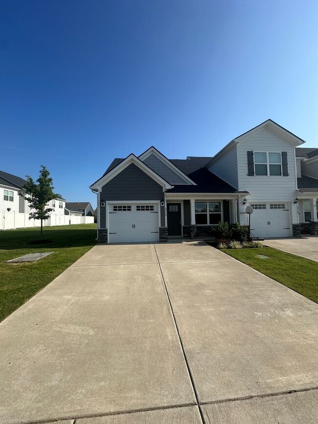 Building Photo - Beautiful 2 Bed 2.5 Bath Townhome *ZONED FOR BLACKMANS SCHOOLS*