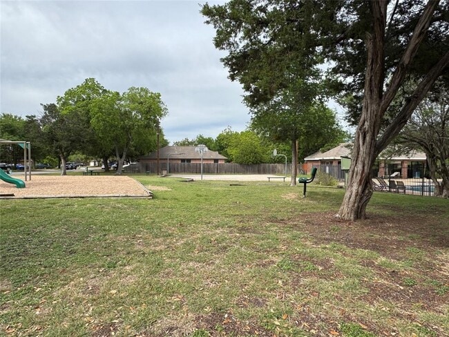 Building Photo - 1800 Twisted Oak Dr