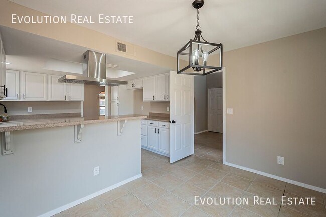 Building Photo - 2033 S Paseo Loma