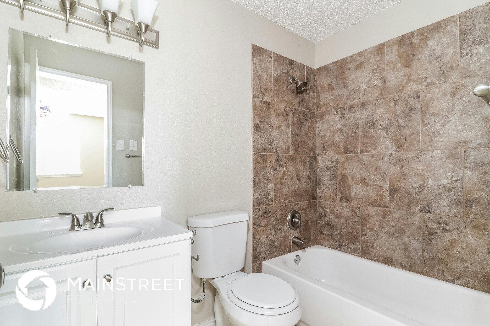 Building Photo - 2942 Mesa View Dr