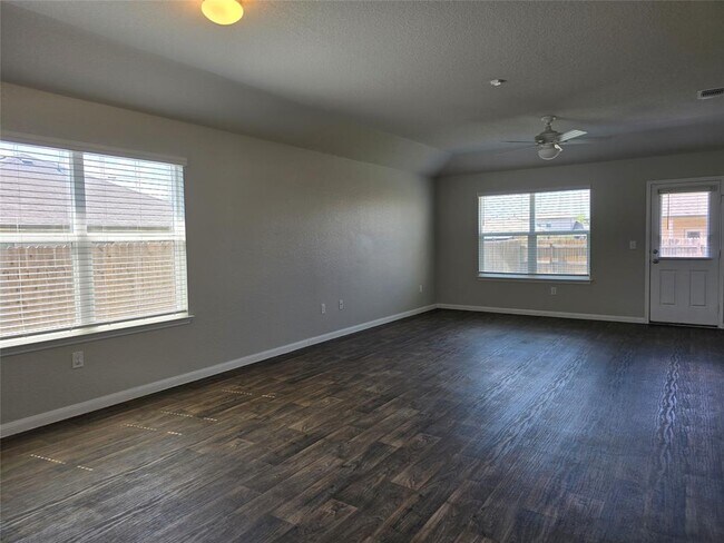 Building Photo - 101 Stellamar Dr