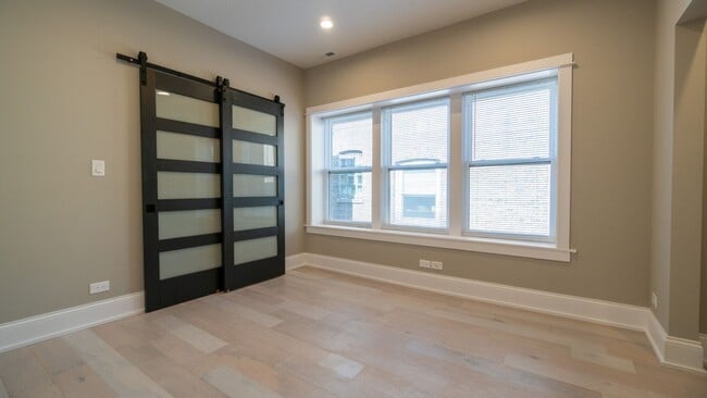 Building Photo - Stunning 3-Bedroom, 2-Bath Gem with In-Unit Washer/Dryer! Discover Uptown Living.