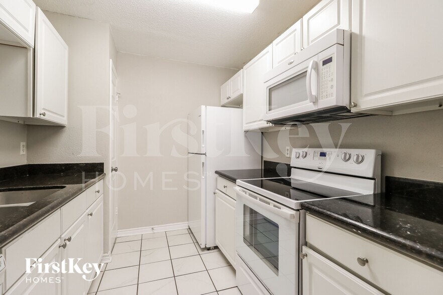 Building Photo - 23346 Pebworth Pl