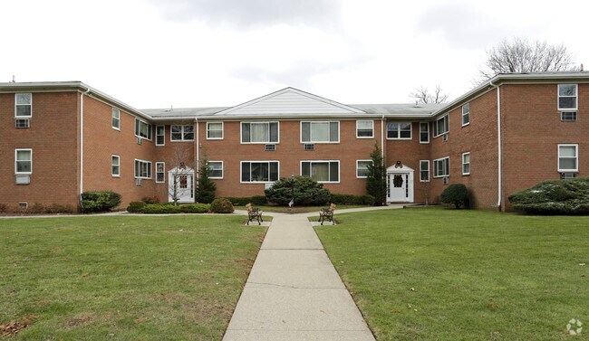 Building Photo - 575 Jewett Ave