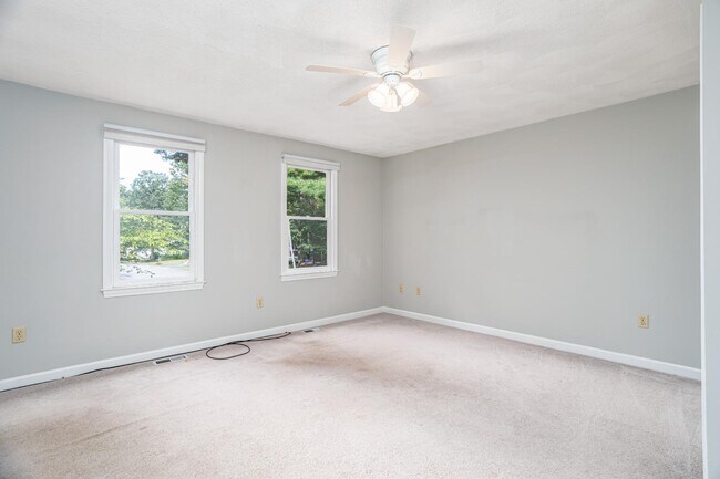 Building Photo - 6 Samantha Ln