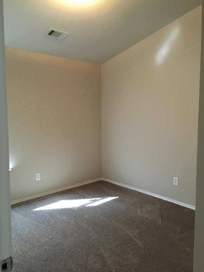 Building Photo - 3BD/2BA/2-Car Garage |Eagle Mtn-Saginaw ISD $1,895/mo | Pets Welcome — All Sizes