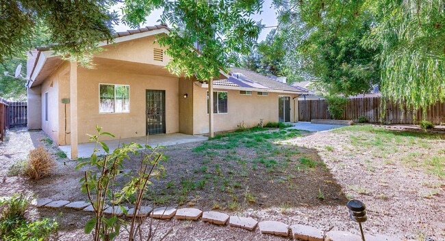 Building Photo - Great 4 Bedroom NW Fresno Home for Lease