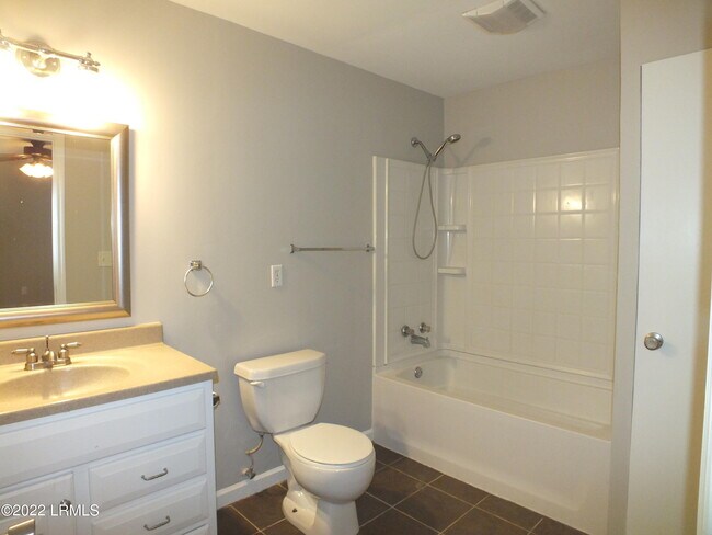Building Photo - 418 Meritta Ave
