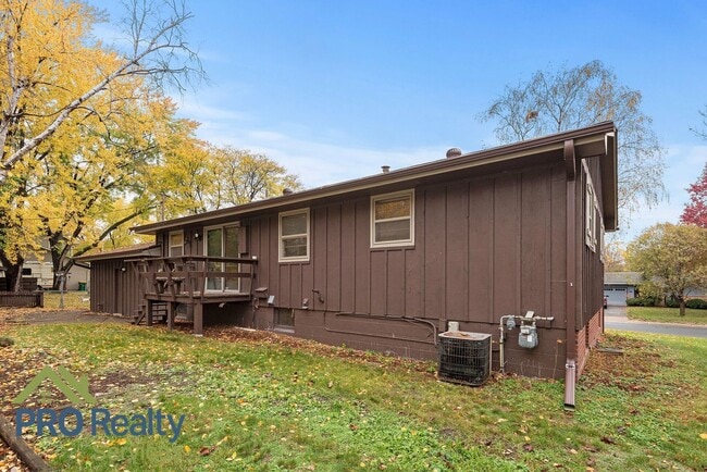 Building Photo - 3 Bedroom Plus Den Home