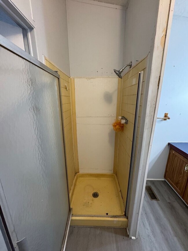 Building Photo - 328 Pine Tree Dr