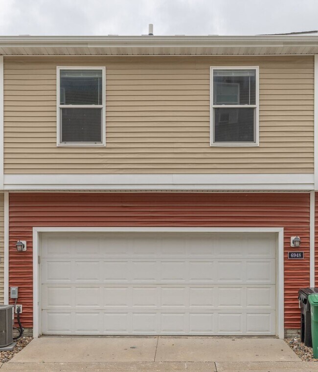 Building Photo - 6834 Jack London Dr