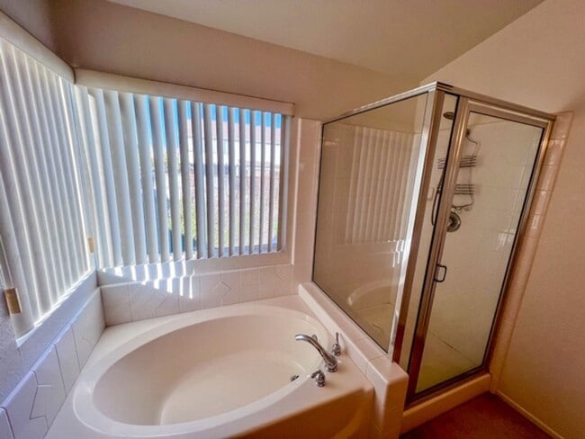 Building Photo - Large 4 bedroom Murrieta home with a loft ...