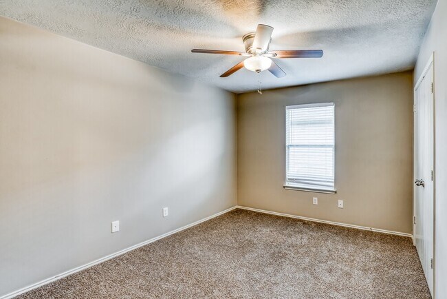 Building Photo - 4931 Winding View Ln