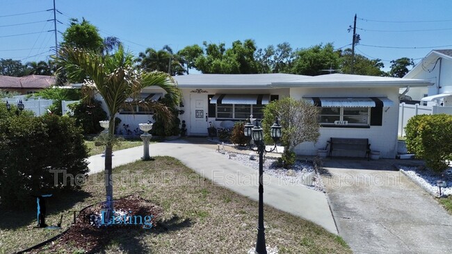 Building Photo - 4518 15th Ave N