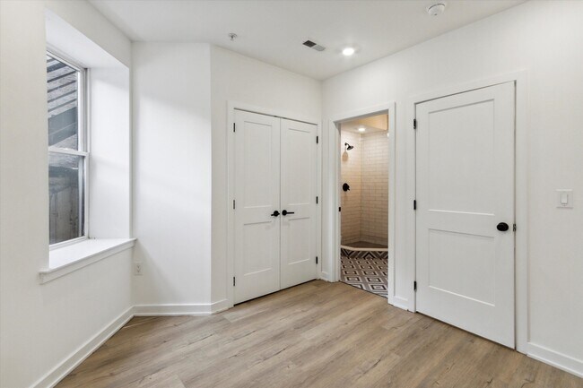 Building Photo - 1533 N Sydenham St