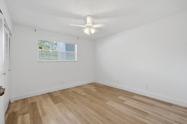Building Photo - 6100 NW 44th St