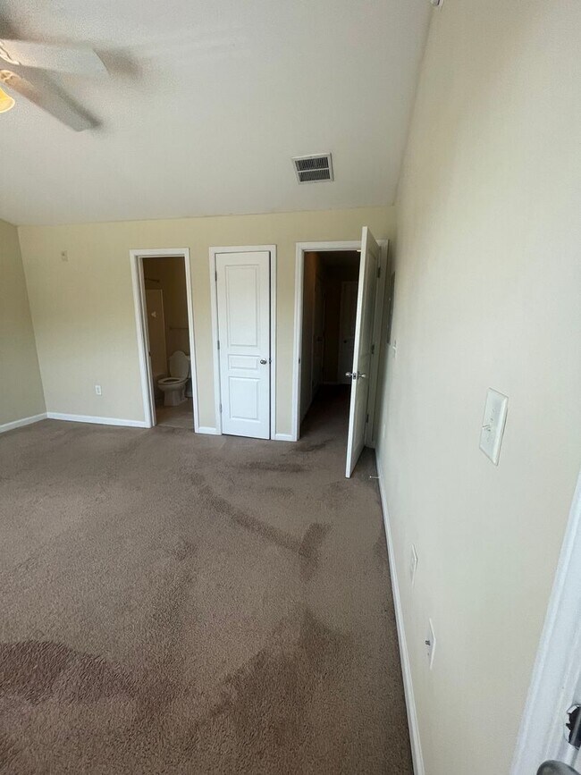 Building Photo - 18-1825 Whittaker