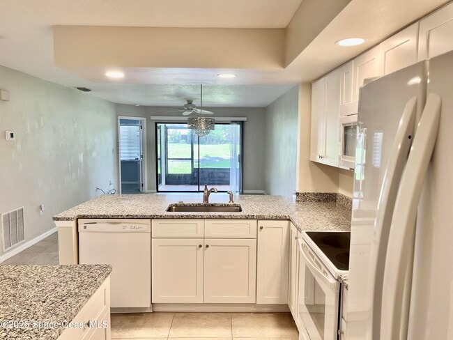 Building Photo - 1059 Country Club Dr