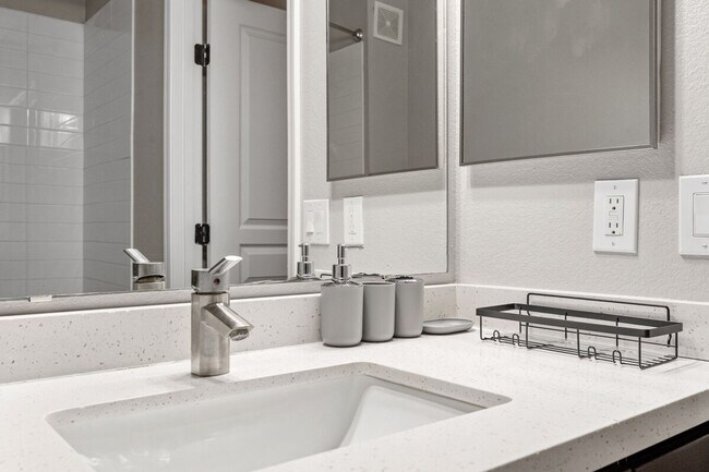 Building Photo - 2507 W Villa Rita Dr