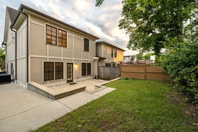 Building Photo - **RARE FIND IN VANDY NEIGHBORHOOD**