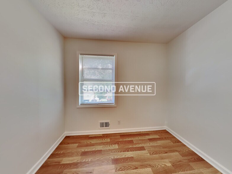 Building Photo - 1406 High Meadow Dr