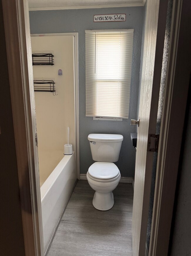 Building Photo - 9724 W 3rd St