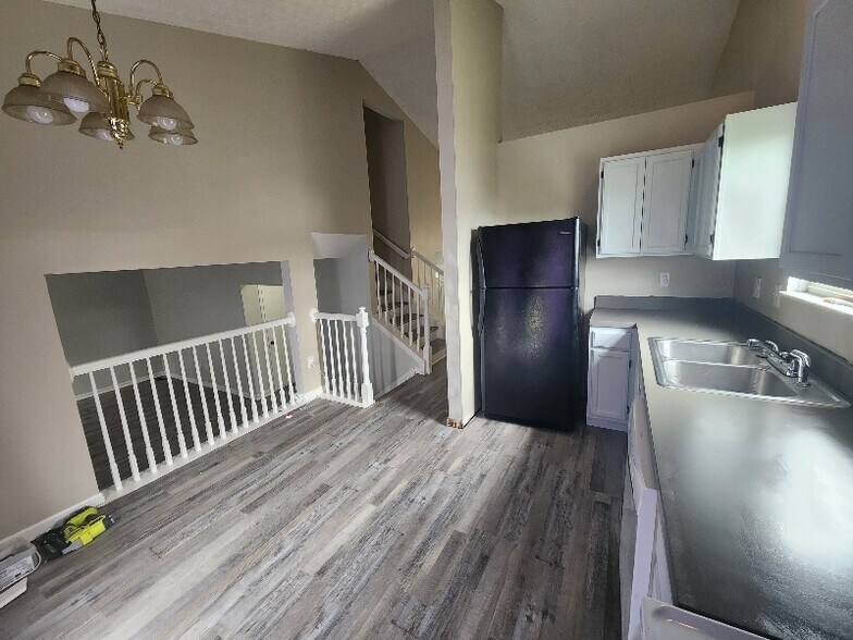 Building Photo - 966 Robmeyer Dr