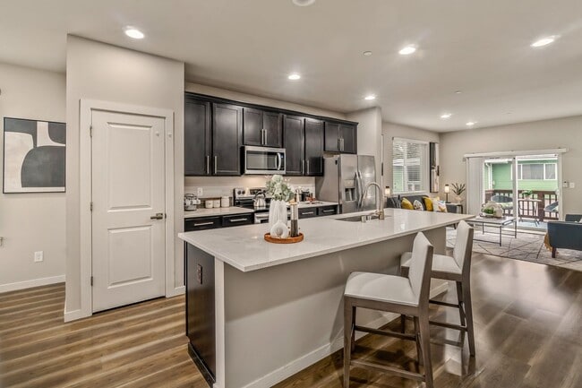 Building Photo - Modern Tri-Level 4BD/3.5BTH Townhouse in Lynnwood for Rent! Pet Friendly!