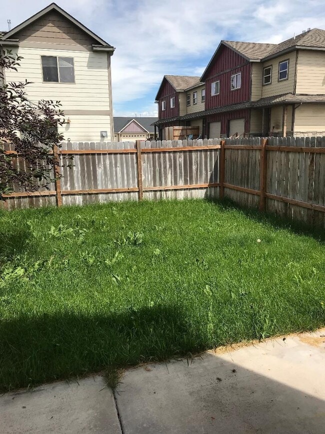 Building Photo - 3 Bedrooms 2 1/2 Bathroom Bozeman Townhouse - Great Location