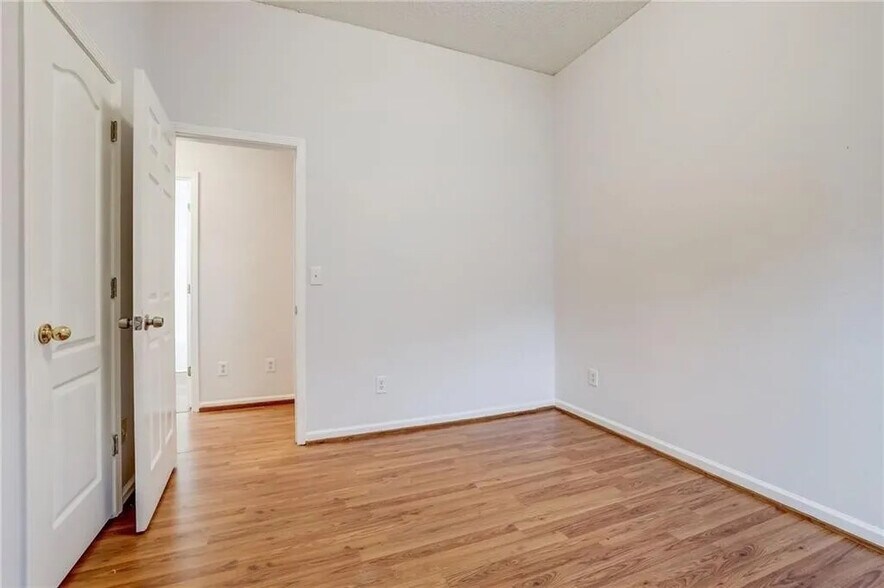 Building Photo - Room in House on Cypress Pointe Dr