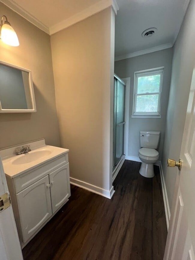 Building Photo - 2 Bedroom, 1 Bathroom Home