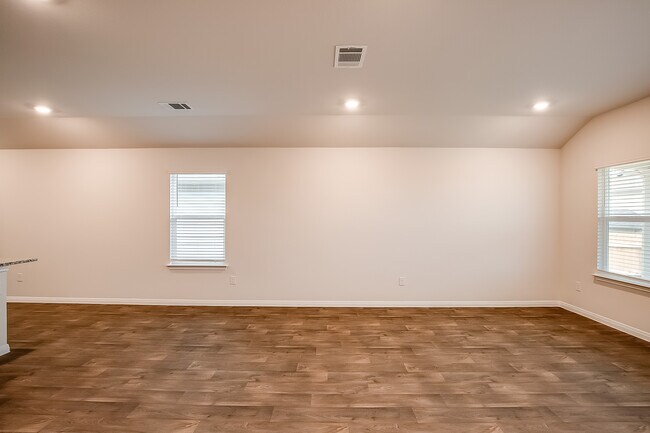 Building Photo - 490 Evergreen Sumac Loop