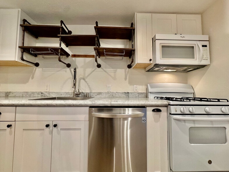 Building Photo - 1054 24th St