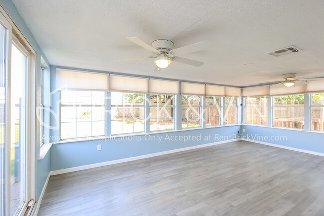Building Photo - 920 Periwinkle Dr