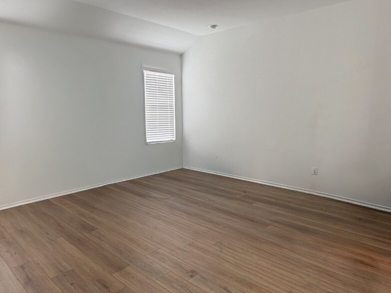 Building Photo - 404 Golden Grove Pkwy