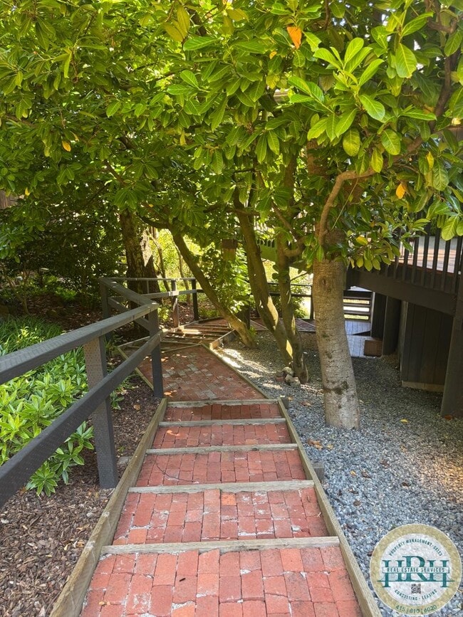 Building Photo - Tranquil & Sun Drenched 3BR|3BR in Heart o...
