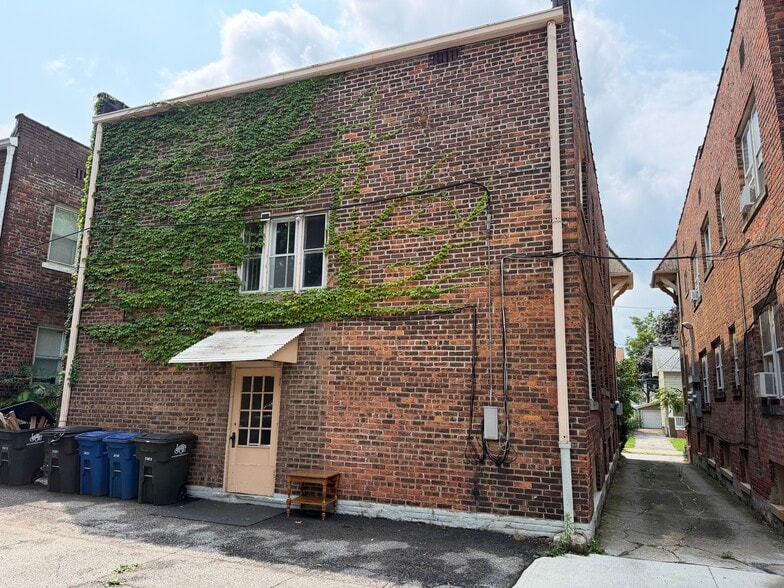 Building Photo - 1357 Phelps Ave