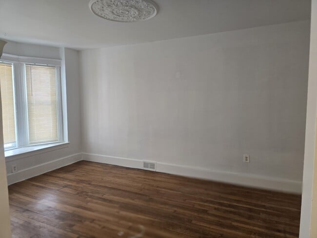 Building Photo - 633 Westminster St