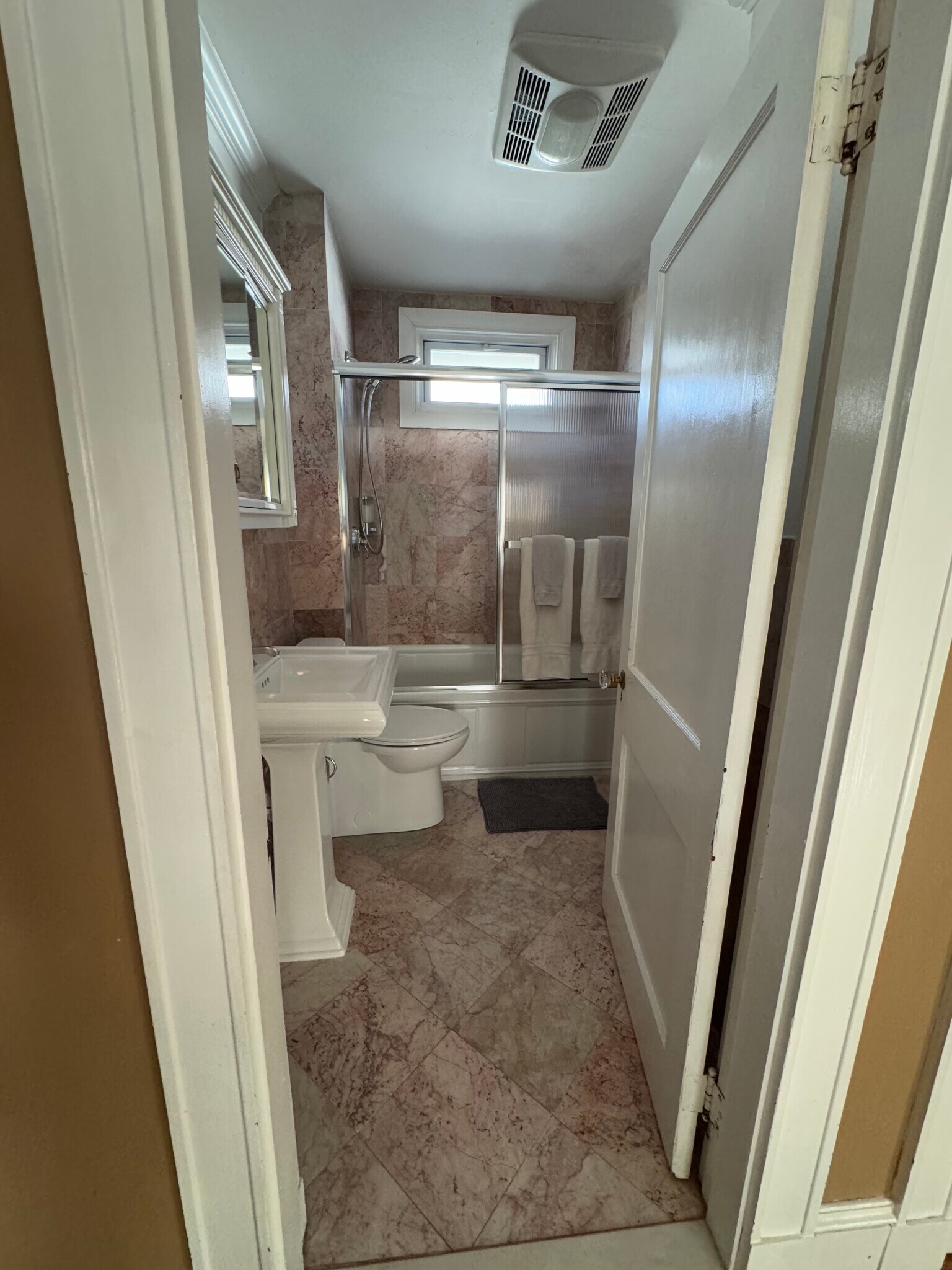 Building Photo - 203 Riverview Ave