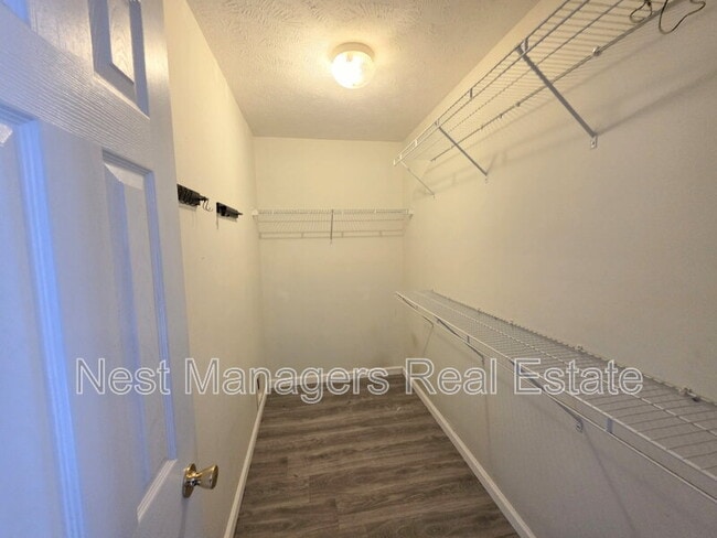 Building Photo - 7732 Redwood Ave