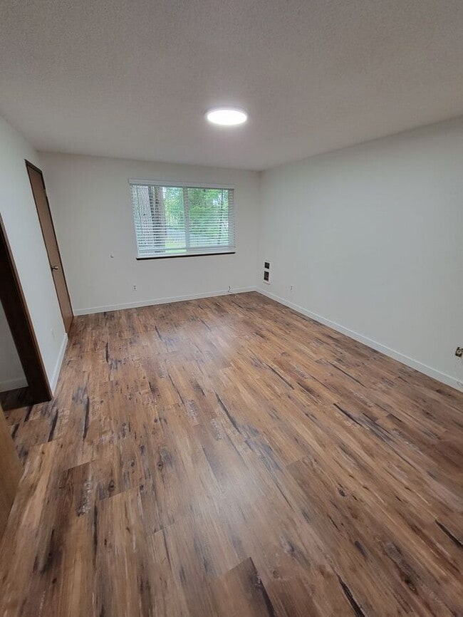 Building Photo - West Olympia 2bdr 1.5bath Townhome w/ garage & parking